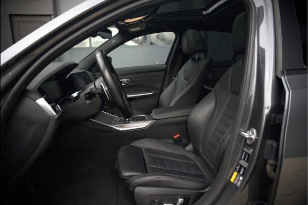 BMW 3-serie 330e High Executive M Sport | M Performance | Panoramadak  | 360° Camera | Assisted Driving | Head Up Display | Stoelverwarming | Stuurverwarming | Apple Carplay | Navigatie | Adaptive Cruise Control | Ambiance Verlicht