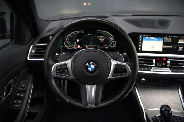 BMW 3-serie 330e High Executive M Sport | M Performance | Panoramadak  | 360° Camera | Assisted Driving | Head Up Display | Stoelverwarming | Stuurverwarming | Apple Carplay | Navigatie | Adaptive Cruise Control | Ambiance Verlicht