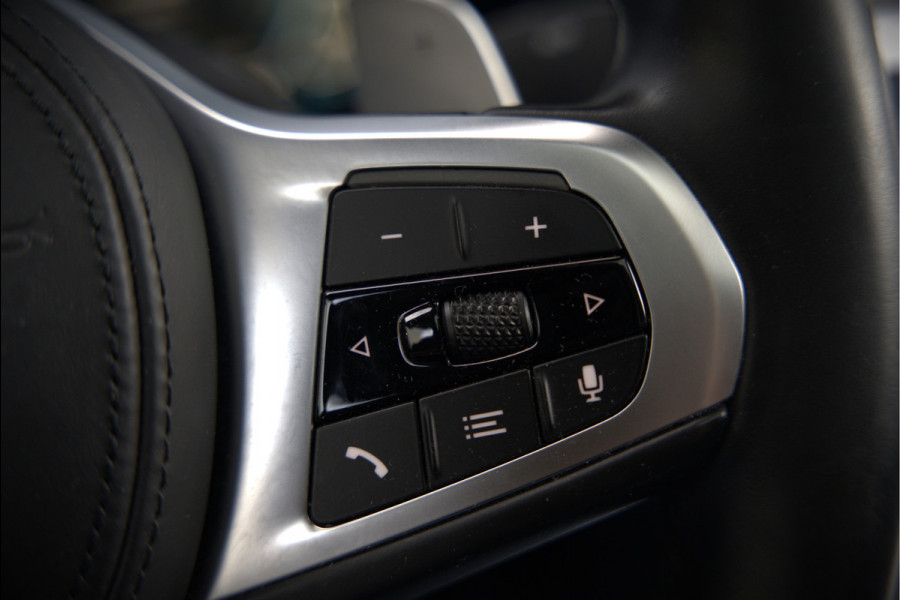 BMW 3-serie 330e High Executive M Sport | M Performance | Panoramadak  | 360° Camera | Assisted Driving | Head Up Display | Stoelverwarming | Stuurverwarming | Apple Carplay | Navigatie | Adaptive Cruise Control | Ambiance Verlicht