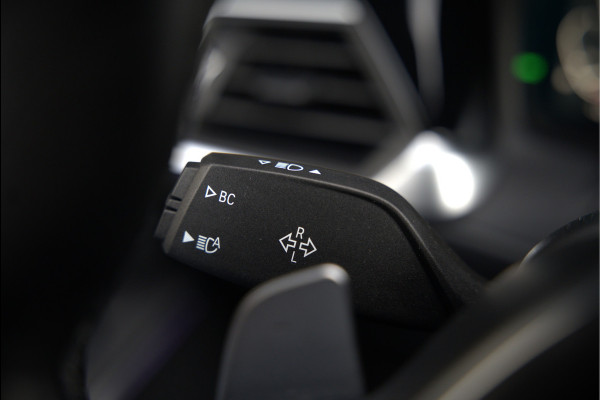 BMW 3-serie 330e High Executive M Sport | M Performance | Panoramadak  | 360° Camera | Assisted Driving | Head Up Display | Stoelverwarming | Stuurverwarming | Apple Carplay | Navigatie | Adaptive Cruise Control | Ambiance Verlicht