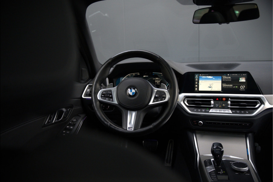 BMW 3-serie 330e High Executive M Sport | M Performance | Panoramadak  | 360° Camera | Assisted Driving | Head Up Display | Stoelverwarming | Stuurverwarming | Apple Carplay | Navigatie | Adaptive Cruise Control | Ambiance Verlicht