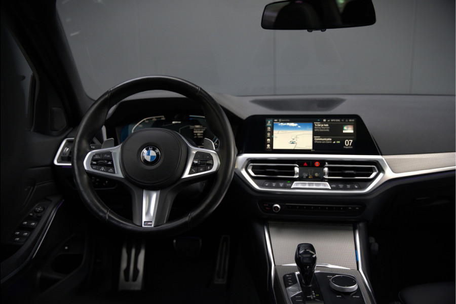 BMW 3-serie 330e High Executive M Sport | M Performance | Panoramadak  | 360° Camera | Assisted Driving | Head Up Display | Stoelverwarming | Stuurverwarming | Apple Carplay | Navigatie | Adaptive Cruise Control | Ambiance Verlicht