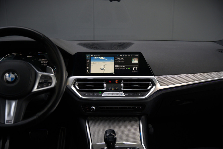BMW 3-serie 330e High Executive M Sport | M Performance | Panoramadak  | 360° Camera | Assisted Driving | Head Up Display | Stoelverwarming | Stuurverwarming | Apple Carplay | Navigatie | Adaptive Cruise Control | Ambiance Verlicht