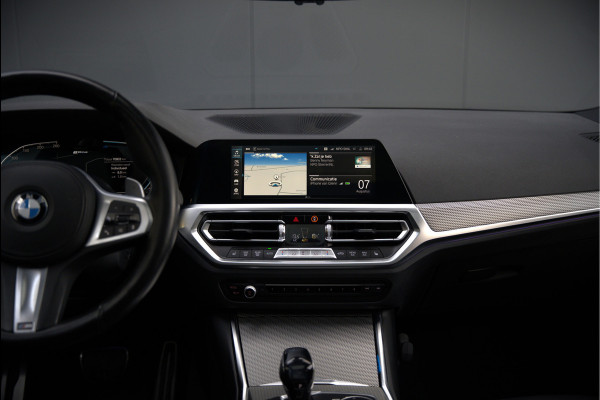 BMW 3-serie 330e High Executive M Sport | M Performance | Panoramadak  | 360° Camera | Assisted Driving | Head Up Display | Stoelverwarming | Stuurverwarming | Apple Carplay | Navigatie | Adaptive Cruise Control | Ambiance Verlicht