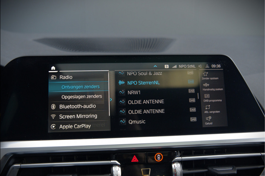 BMW 3-serie 330e High Executive M Sport | M Performance | Panoramadak  | 360° Camera | Assisted Driving | Head Up Display | Stoelverwarming | Stuurverwarming | Apple Carplay | Navigatie | Adaptive Cruise Control | Ambiance Verlicht
