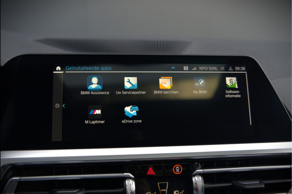 BMW 3-serie 330e High Executive M Sport | M Performance | Panoramadak  | 360° Camera | Assisted Driving | Head Up Display | Stoelverwarming | Stuurverwarming | Apple Carplay | Navigatie | Adaptive Cruise Control | Ambiance Verlicht