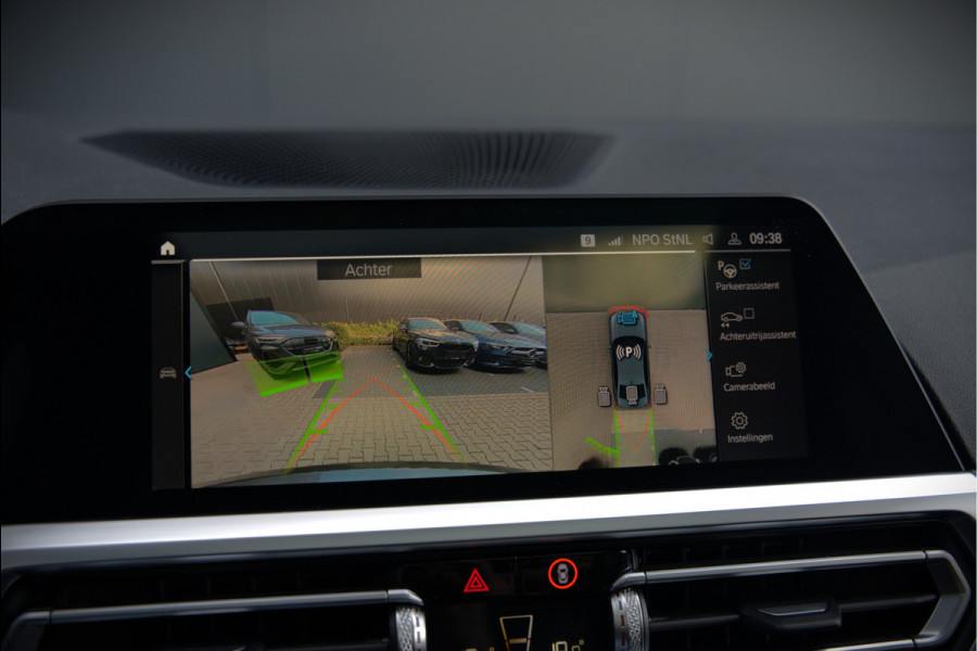 BMW 3-serie 330e High Executive M Sport | M Performance | Panoramadak  | 360° Camera | Assisted Driving | Head Up Display | Stoelverwarming | Stuurverwarming | Apple Carplay | Navigatie | Adaptive Cruise Control | Ambiance Verlicht