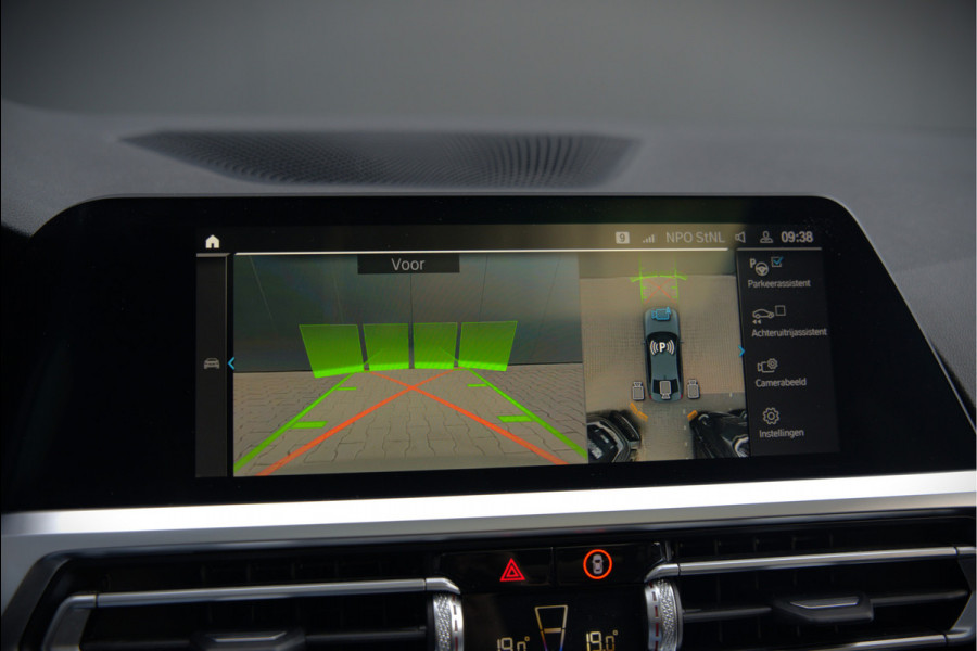 BMW 3-serie 330e High Executive M Sport | M Performance | Panoramadak  | 360° Camera | Assisted Driving | Head Up Display | Stoelverwarming | Stuurverwarming | Apple Carplay | Navigatie | Adaptive Cruise Control | Ambiance Verlicht