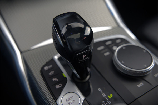 BMW 3-serie 330e High Executive M Sport | M Performance | Panoramadak  | 360° Camera | Assisted Driving | Head Up Display | Stoelverwarming | Stuurverwarming | Apple Carplay | Navigatie | Adaptive Cruise Control | Ambiance Verlicht