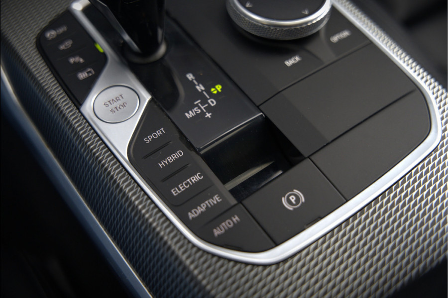 BMW 3-serie 330e High Executive M Sport | M Performance | Panoramadak  | 360° Camera | Assisted Driving | Head Up Display | Stoelverwarming | Stuurverwarming | Apple Carplay | Navigatie | Adaptive Cruise Control | Ambiance Verlicht