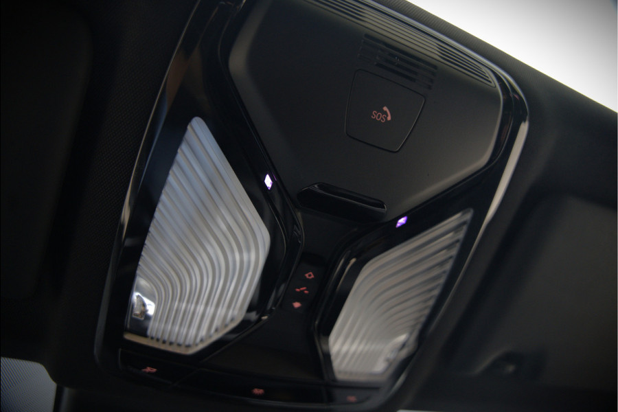 BMW 3-serie 330e High Executive M Sport | M Performance | Panoramadak  | 360° Camera | Assisted Driving | Head Up Display | Stoelverwarming | Stuurverwarming | Apple Carplay | Navigatie | Adaptive Cruise Control | Ambiance Verlicht