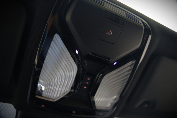 BMW 3-serie 330e High Executive M Sport | M Performance | Panoramadak  | 360° Camera | Assisted Driving | Head Up Display | Stoelverwarming | Stuurverwarming | Apple Carplay | Navigatie | Adaptive Cruise Control | Ambiance Verlicht