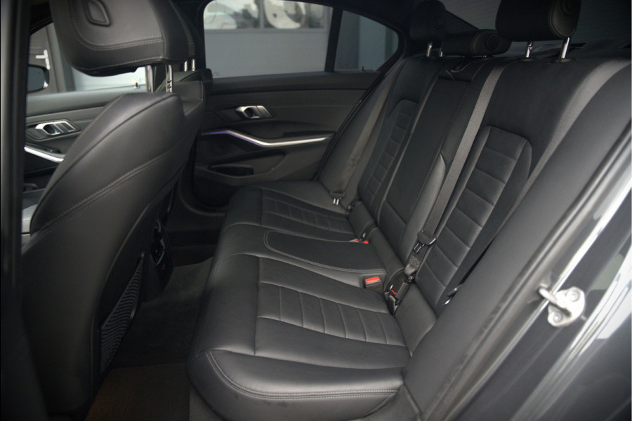 BMW 3-serie 330e High Executive M Sport | M Performance | Panoramadak  | 360° Camera | Assisted Driving | Head Up Display | Stoelverwarming | Stuurverwarming | Apple Carplay | Navigatie | Adaptive Cruise Control | Ambiance Verlicht