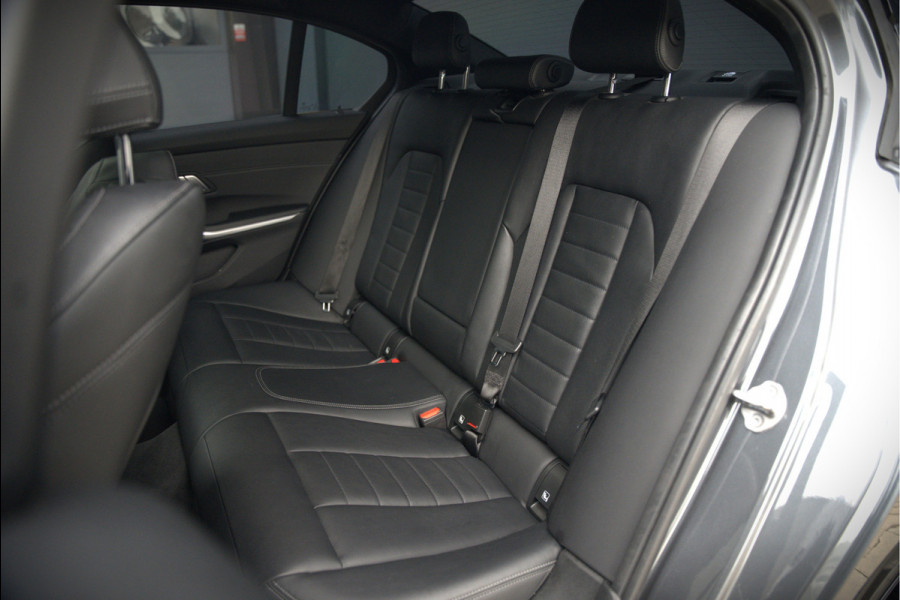 BMW 3-serie 330e High Executive M Sport | M Performance | Panoramadak  | 360° Camera | Assisted Driving | Head Up Display | Stoelverwarming | Stuurverwarming | Apple Carplay | Navigatie | Adaptive Cruise Control | Ambiance Verlicht