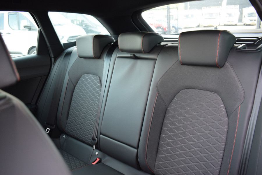 Seat Leon Sportstourer 1.5 eTSI FR Business Intense | Apple CarPlay | Camera | Virtual | ACC