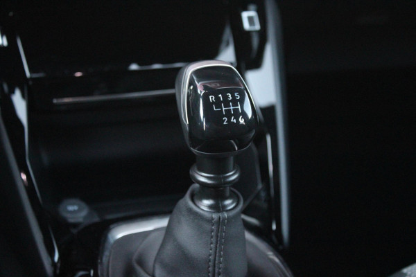 Peugeot 2008 1.2 100PK ALLURE | DRAADLOZE APPLE CARPLAY/ANDROID | DRAADLOZE TELEFOONLADER | NAVIGATIE | ACHTERUITRIJ CAMERA | LICHTMETALEN VELGEN 17" | CLIMATE CONTROL | CRUISE CONTROL | LED KOPLAMPEN |