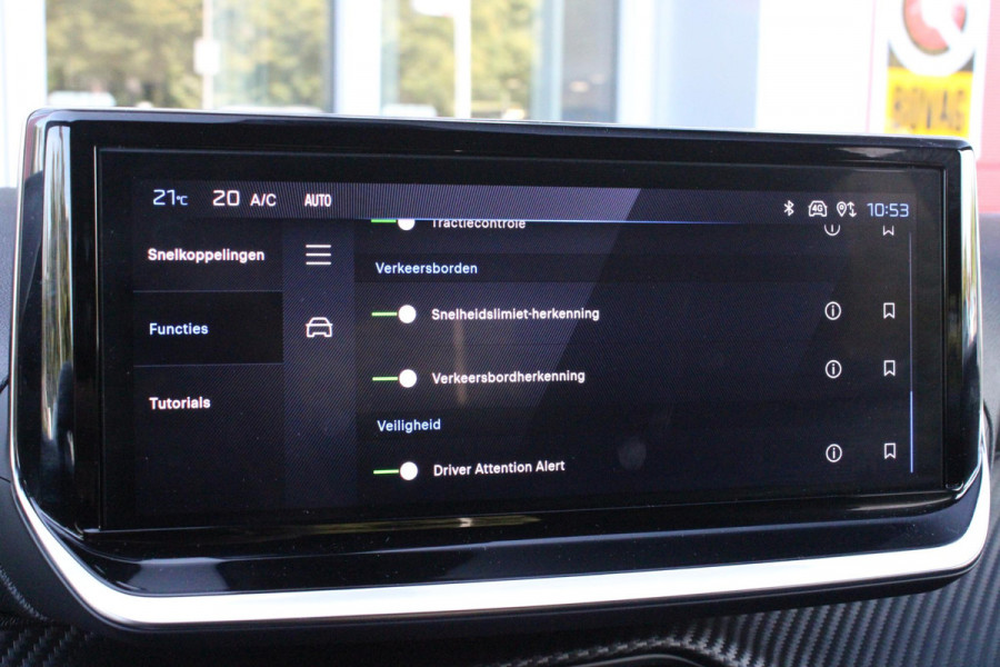 Peugeot 2008 1.2 100PK ALLURE | DRAADLOZE APPLE CARPLAY/ANDROID | DRAADLOZE TELEFOONLADER | NAVIGATIE | ACHTERUITRIJ CAMERA | LICHTMETALEN VELGEN 17" | CLIMATE CONTROL | CRUISE CONTROL | LED KOPLAMPEN |