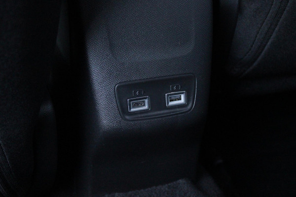 Peugeot 2008 1.2 100PK ALLURE | DRAADLOZE APPLE CARPLAY/ANDROID | DRAADLOZE TELEFOONLADER | NAVIGATIE | ACHTERUITRIJ CAMERA | LICHTMETALEN VELGEN 17" | CLIMATE CONTROL | CRUISE CONTROL | LED KOPLAMPEN |
