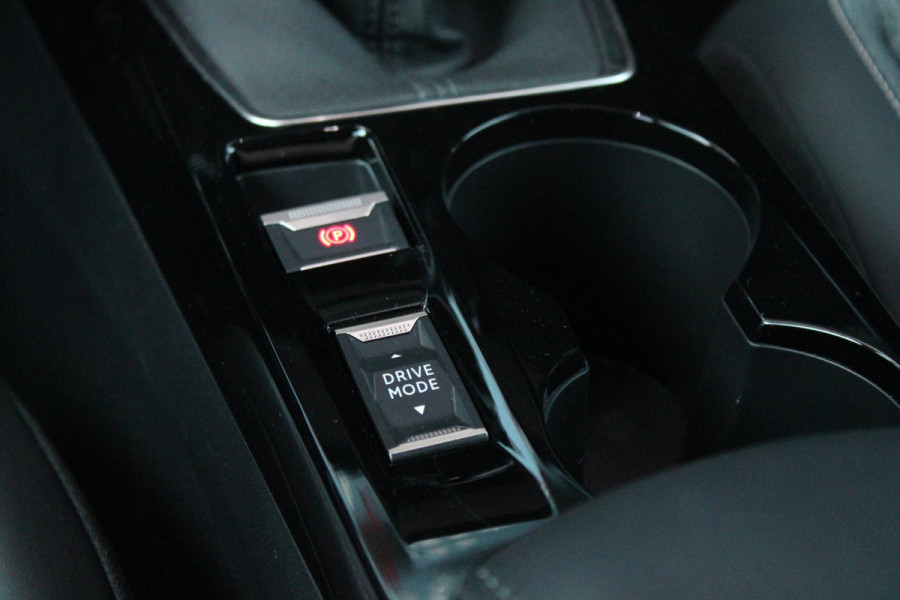Peugeot 2008 1.2 100PK ALLURE | DRAADLOZE APPLE CARPLAY/ANDROID | DRAADLOZE TELEFOONLADER | NAVIGATIE | ACHTERUITRIJ CAMERA | LICHTMETALEN VELGEN 17" | CLIMATE CONTROL | CRUISE CONTROL | LED KOPLAMPEN |