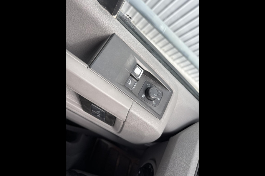 Volkswagen Crafter 30 2.0 TDI L3H2*A/C*ACC*3000KG*HAAK*CAM*NAVI*3P*