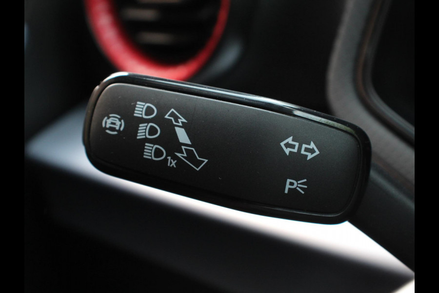 Seat Ibiza 1.0 EcoTSI FR Climate control Adaptieve cruise control Parkeersensoren Achteruitrijcamera LED Keyless Verwarmde voorstoelen Apple Carplay/ Android Auto