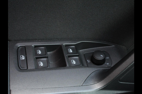 Seat Ibiza 1.0 EcoTSI FR Climate control Adaptieve cruise control Parkeersensoren Achteruitrijcamera LED Keyless Verwarmde voorstoelen Apple Carplay/ Android Auto