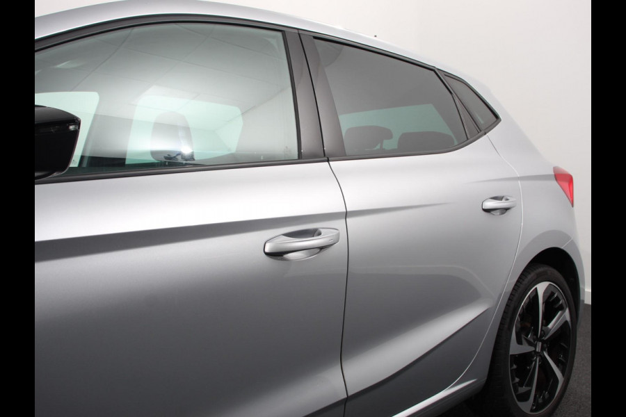Seat Ibiza 1.0 EcoTSI FR Climate control Adaptieve cruise control Parkeersensoren Achteruitrijcamera LED Keyless Verwarmde voorstoelen Apple Carplay/ Android Auto