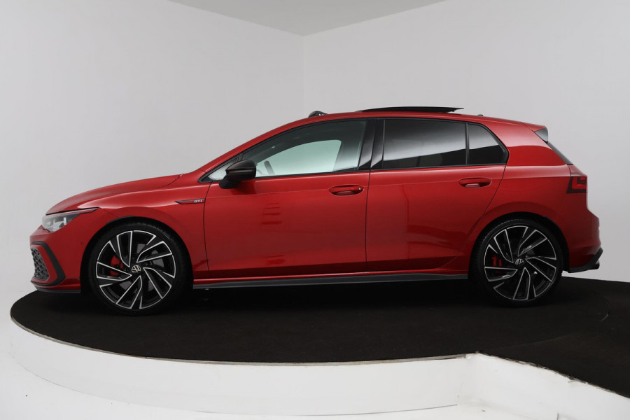 Volkswagen Golf 2.0 TSI GTI (PANORAMADAK, HARMAN KARDON, ADAPTIVE CRUISE, CAMERA, SFEERVERLICHTING, CARPLAY, GOED ONDERHOUDEN)