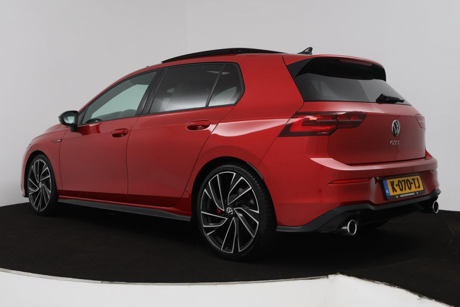 Volkswagen Golf 2.0 TSI GTI (PANORAMADAK, HARMAN KARDON, ADAPTIVE CRUISE, CAMERA, SFEERVERLICHTING, CARPLAY, GOED ONDERHOUDEN)