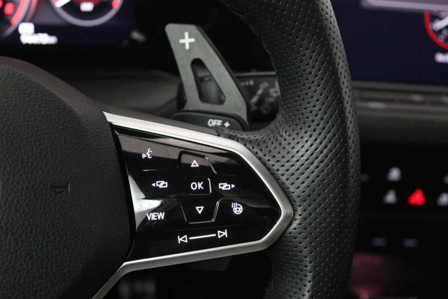 Volkswagen Golf 2.0 TSI GTI (PANORAMADAK, HARMAN KARDON, ADAPTIVE CRUISE, CAMERA, SFEERVERLICHTING, CARPLAY, GOED ONDERHOUDEN)