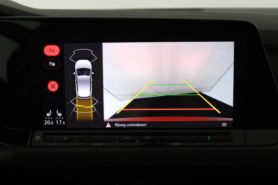 Volkswagen Golf 2.0 TSI GTI (PANORAMADAK, HARMAN KARDON, ADAPTIVE CRUISE, CAMERA, SFEERVERLICHTING, CARPLAY, GOED ONDERHOUDEN)