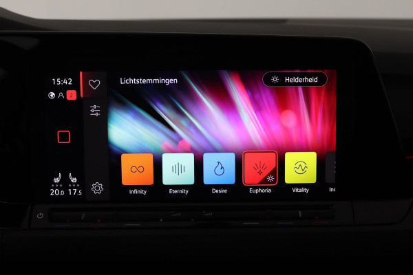 Volkswagen Golf 2.0 TSI GTI (PANORAMADAK, HARMAN KARDON, ADAPTIVE CRUISE, CAMERA, SFEERVERLICHTING, CARPLAY, GOED ONDERHOUDEN)