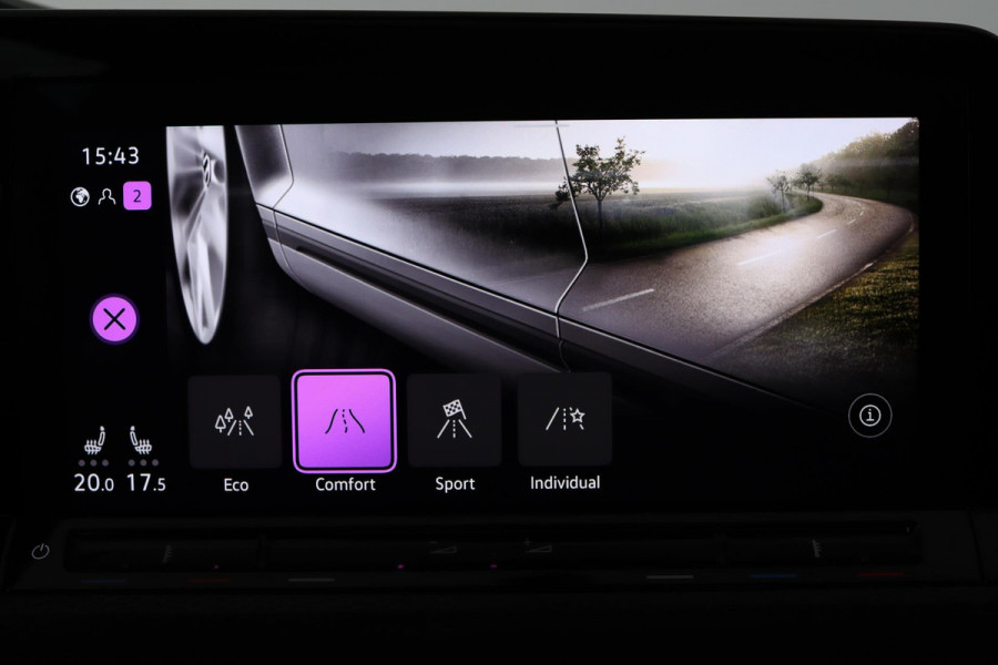 Volkswagen Golf 2.0 TSI GTI (PANORAMADAK, HARMAN KARDON, ADAPTIVE CRUISE, CAMERA, SFEERVERLICHTING, CARPLAY, GOED ONDERHOUDEN)