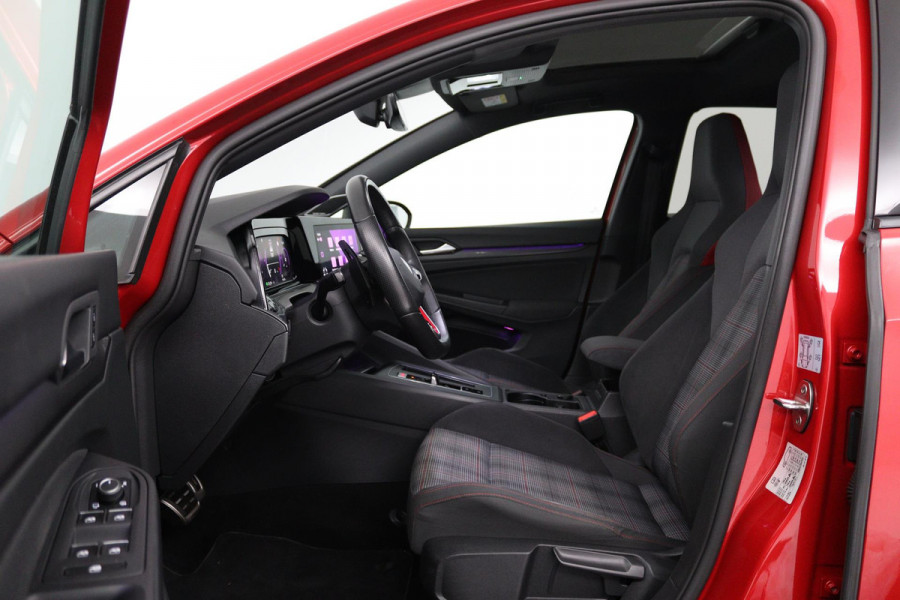 Volkswagen Golf 2.0 TSI GTI (PANORAMADAK, HARMAN KARDON, ADAPTIVE CRUISE, CAMERA, SFEERVERLICHTING, CARPLAY, GOED ONDERHOUDEN)