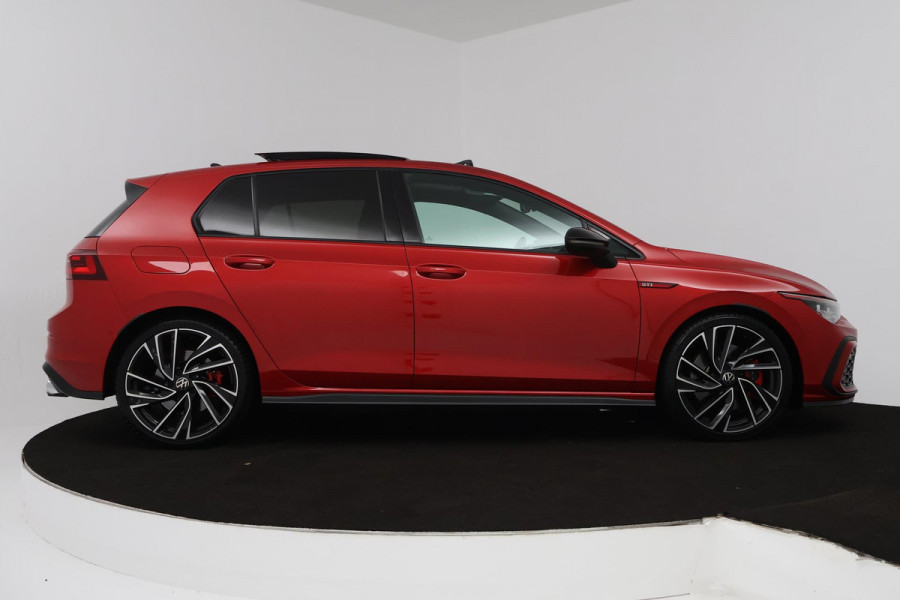 Volkswagen Golf 2.0 TSI GTI (PANORAMADAK, HARMAN KARDON, ADAPTIVE CRUISE, CAMERA, SFEERVERLICHTING, CARPLAY, GOED ONDERHOUDEN)