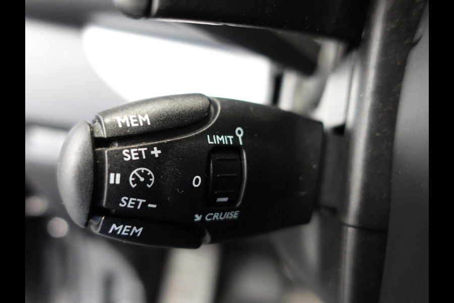 Opel Vivaro 2.0 BlueHDi 145PK L3 Automaat Airco Navigatie Cruise Control Trekhaak