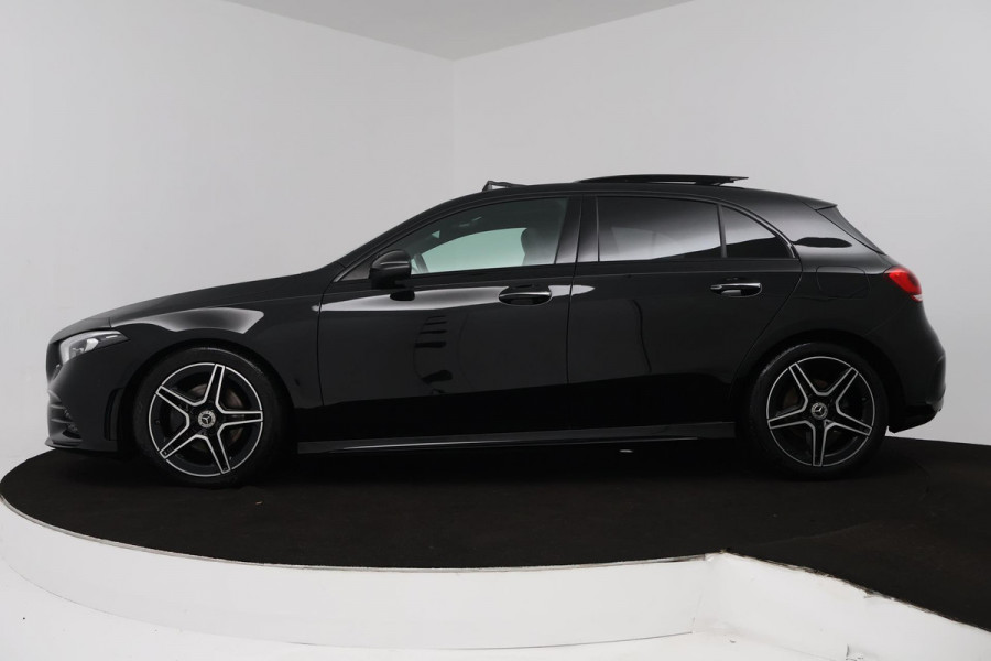 Mercedes-Benz A-Klasse 180 Business Solution AMG Automaat (SFEERVERLICHTING, PANORAMADAK, NAVI, CAMERA, NL-AUTO, GOED ONDERHOUD)