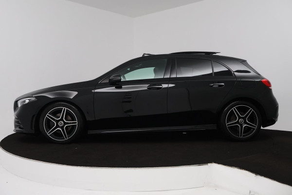 Mercedes-Benz A-Klasse 180 Business Solution AMG Automaat (SFEERVERLICHTING, PANORAMADAK, NAVI, CAMERA, NL-AUTO, GOED ONDERHOUD)