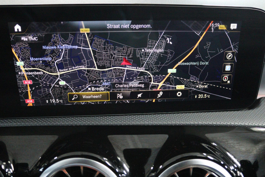 Mercedes-Benz A-Klasse 180 Business Solution AMG Automaat (SFEERVERLICHTING, PANORAMADAK, NAVI, CAMERA, NL-AUTO, GOED ONDERHOUD)