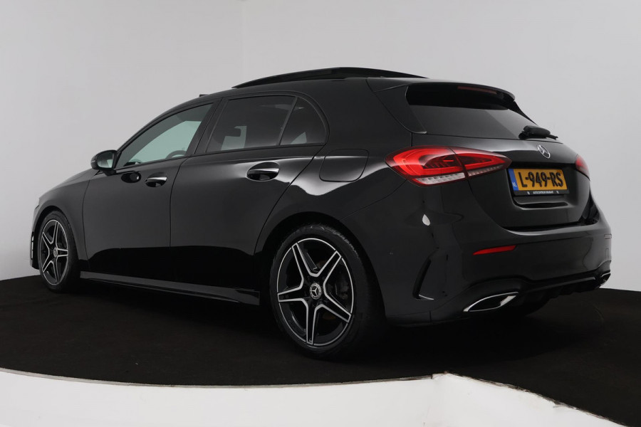 Mercedes-Benz A-Klasse 180 Business Solution AMG Automaat (SFEERVERLICHTING, PANORAMADAK, NAVI, CAMERA, NL-AUTO, GOED ONDERHOUD)