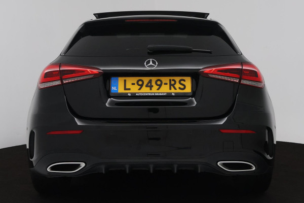 Mercedes-Benz A-Klasse 180 Business Solution AMG Automaat (SFEERVERLICHTING, PANORAMADAK, NAVI, CAMERA, NL-AUTO, GOED ONDERHOUD)