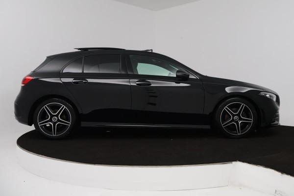 Mercedes-Benz A-Klasse 180 Business Solution AMG Automaat (SFEERVERLICHTING, PANORAMADAK, NAVI, CAMERA, NL-AUTO, GOED ONDERHOUD)