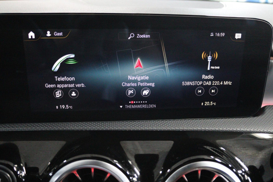 Mercedes-Benz A-Klasse 180 Business Solution AMG Automaat (SFEERVERLICHTING, PANORAMADAK, NAVI, CAMERA, NL-AUTO, GOED ONDERHOUD)