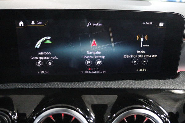 Mercedes-Benz A-Klasse 180 Business Solution AMG Automaat (SFEERVERLICHTING, PANORAMADAK, NAVI, CAMERA, NL-AUTO, GOED ONDERHOUD)