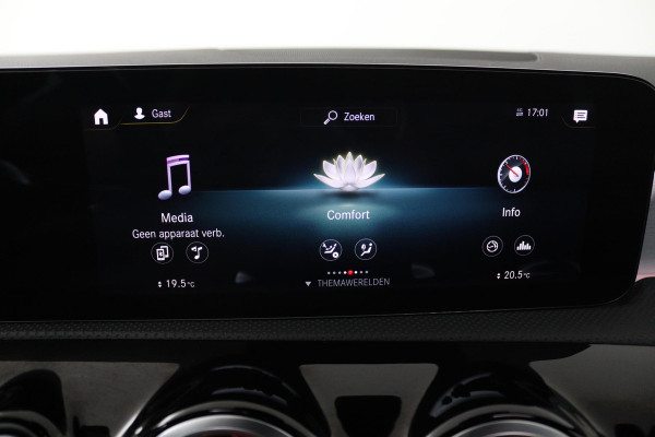 Mercedes-Benz A-Klasse 180 Business Solution AMG Automaat (SFEERVERLICHTING, PANORAMADAK, NAVI, CAMERA, NL-AUTO, GOED ONDERHOUD)