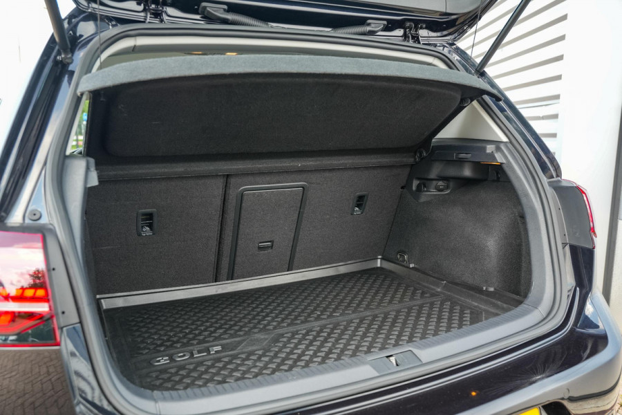 Volkswagen Golf 1.0 TSI Comfortline Business Adapt. Cruise Clima Navi PDC Stoelverw.