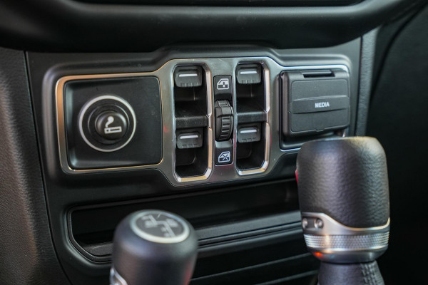 Jeep Gladiator sport 3.6 V6 Grijs Kenteken Camera Cruise Carplay