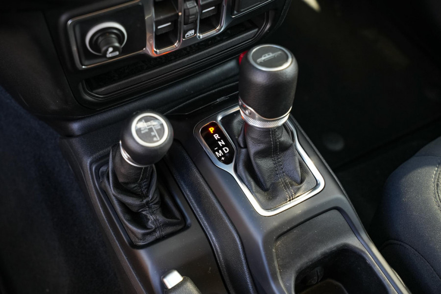 Jeep Gladiator sport 3.6 V6 Grijs Kenteken Camera Cruise Carplay