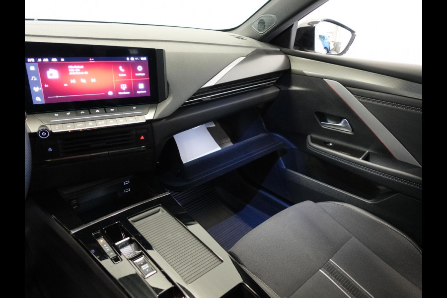 Opel Astra 1.2 130pk GS Line Automaat Climate control  Adaptive cruise control  LED  Voorstoelen verwarmd | Stuurwiel verwarmd | Achteruitrij camera 360* | Sfeer verlichting | Apple carplay/ Andriod auto