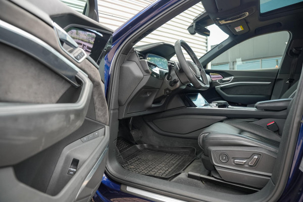 Audi e-tron 55 quattro Business edition 95 kWh S Line Panoramadak Adapt. Cruise HUD B&O Stoelkoeling 22''LM 408Pk!